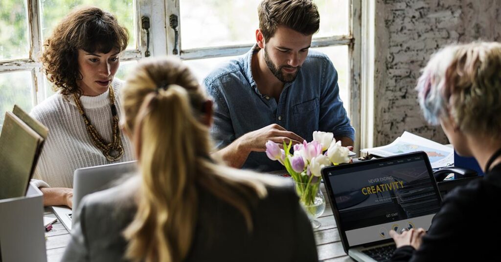 Startup Success Begint met Goede Slaap: ondernemer slaapt op kwaliteitsmatras voor betere besluitvorming en creativiteit