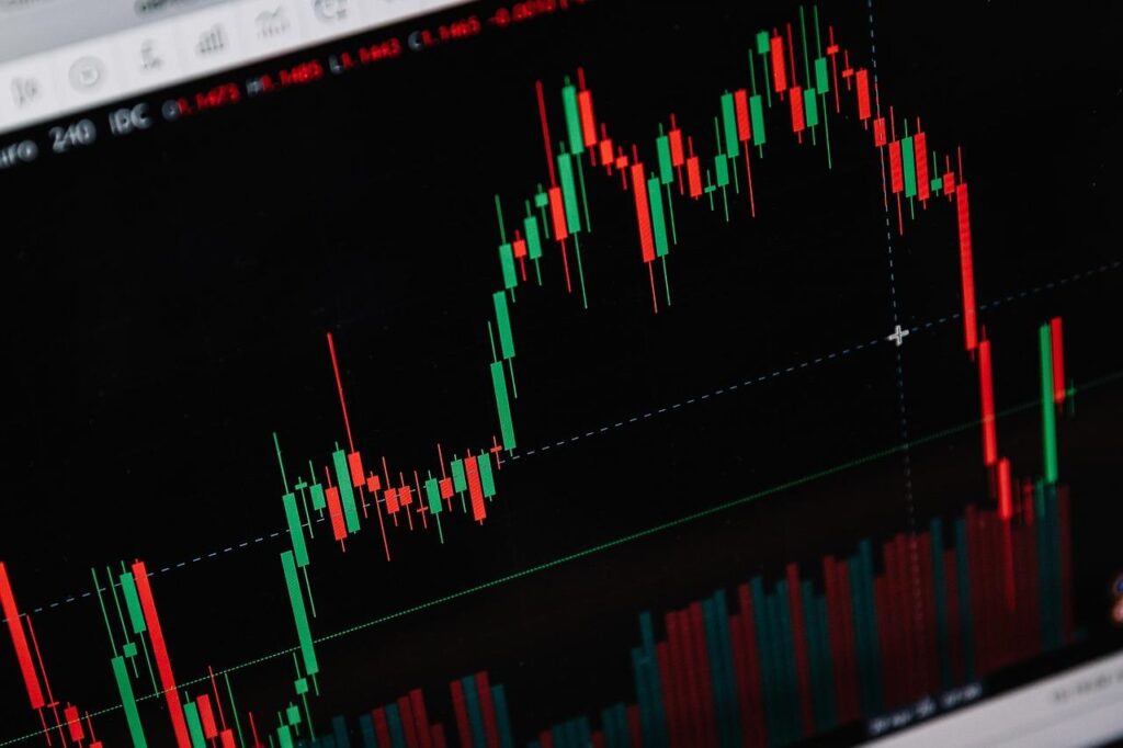 Candlestickpatronen in technische analyse: visuele weergave van omkeer- en voortzettingspatronen in Forex handel