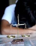 Justitia-beeld symboliseert rechtshulp en situaties waarin je een advocaat nodig hebt voor juridische problemen